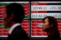 Tiền ngoại rời bỏ chứng khoán Nhật Bản